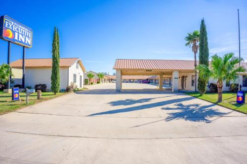 Pleasanton Executive Inn By OYO