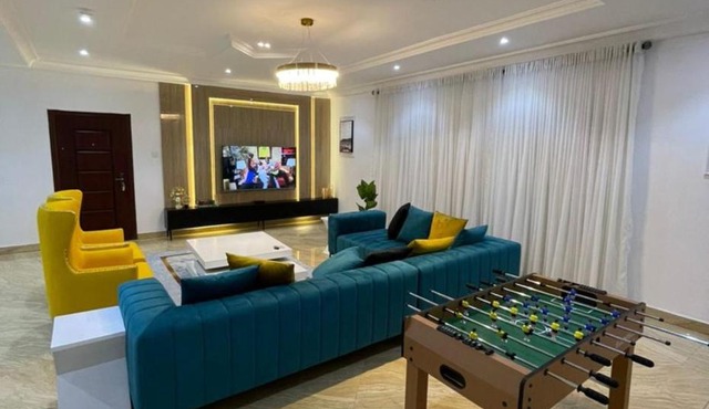 PLISTBOOKING HOLAFIELD 3 BEDROOM IKOYI ASTONISHED SHORTLET APARTMENT