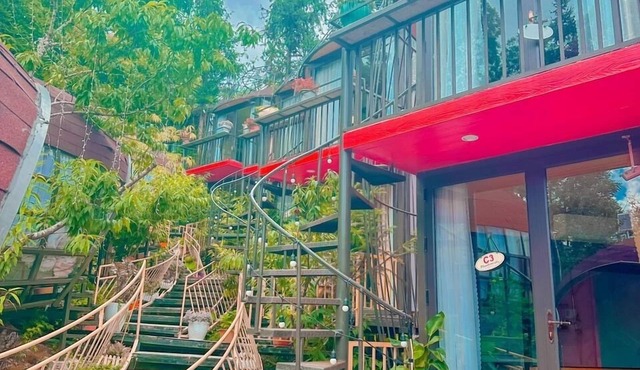 Plum Hillside Lodge