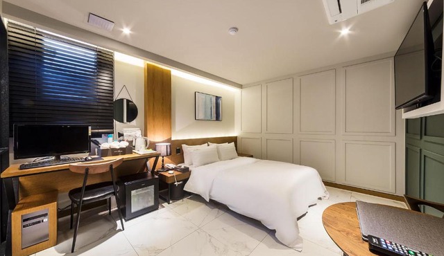 Plum Hotel