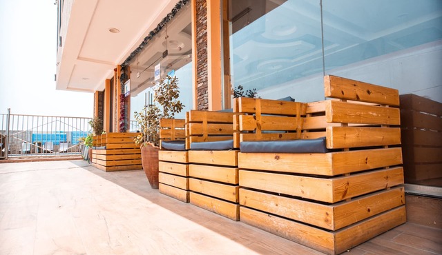 Plus 33 Hotel