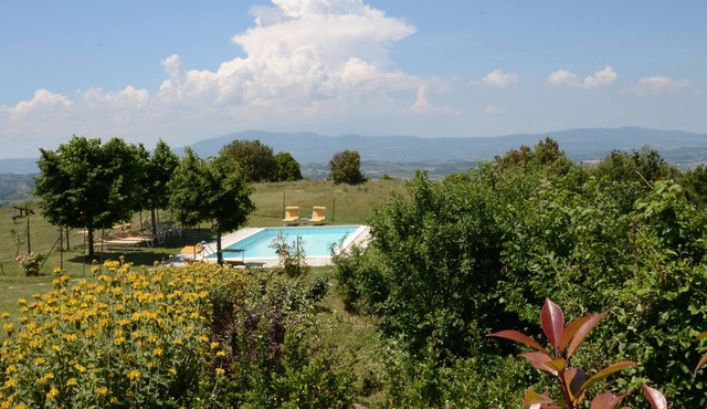 Po'del Vento 3 overlook Chiana Valley between Umbria and Tuscany, in a huge park