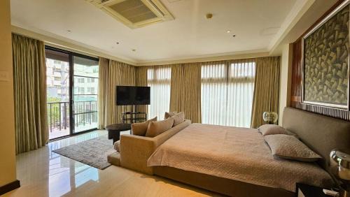 Poblacion Studio Apartment with Balcony