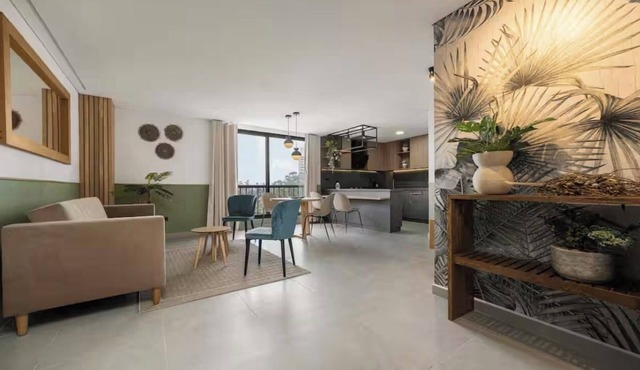 Poblado Apt with King bed and Free parking