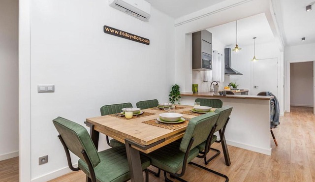 Poble Sec 3BR 2BA Balcony Sleeps 7
