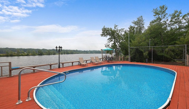 Pocono Lakefront Paradise, dock, hot tub, private pool and tennis court
