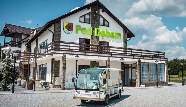 POD DĘBEM