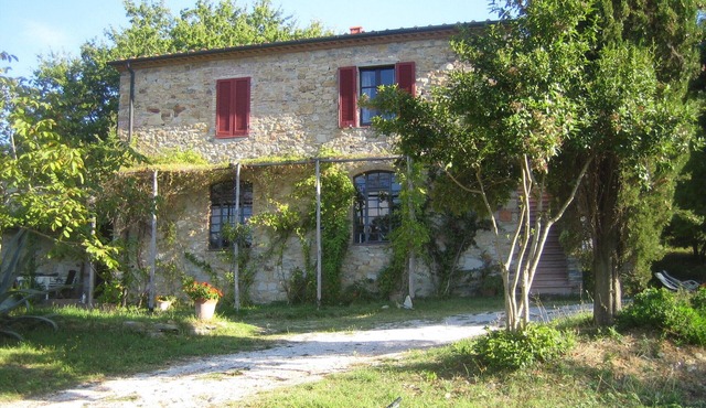 Podere San Giuseppe - la Pergola. open-space flat for 2-4 P. Dogs welcome