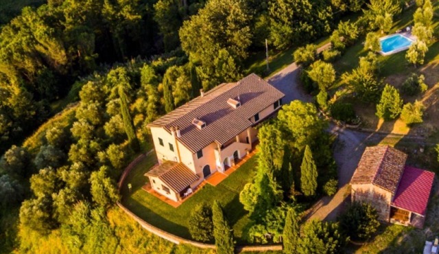 Podere Torre, independent residence with 3 apartments. AC. salt water pool