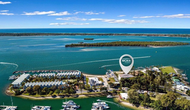 Poinsettia Beach Broadwater Retreat