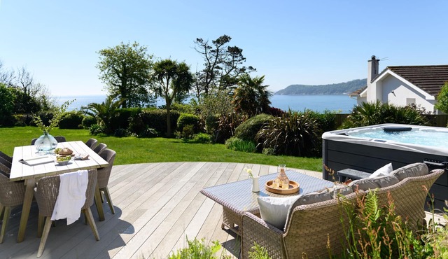 Point House - sleeps 8 guests in 4 bedrooms