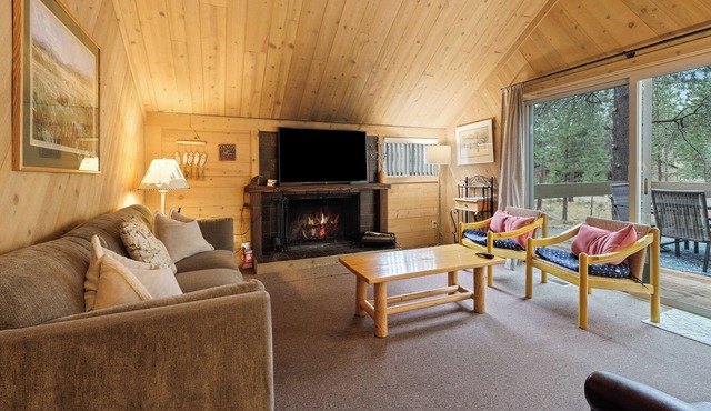 Pole House 99 - Easy Cabin, Hot Tub, Pet Friendly, SHARC
