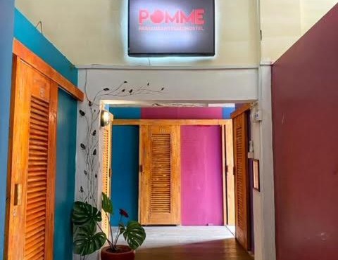 Pomme Hostel Restaurant & Bar - Private Sleeping Cabins