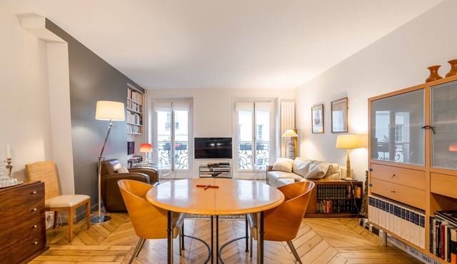Pompidou Hideaway, by Veeve