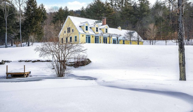 Pond, Pool, Mountain Views - Au Bout du Chemin