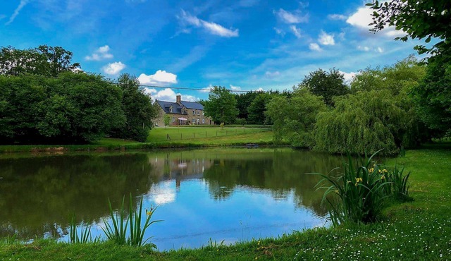 Pond-side property, games room, Tiny House, sea & Mont-St-Michel