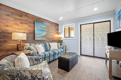 Pool Access & Balcony: Hilton Head Resort Condo