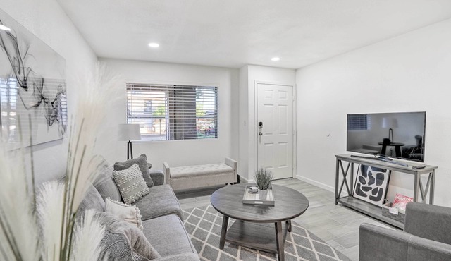 Pool Access! Condo Near Peoria Sports Complex