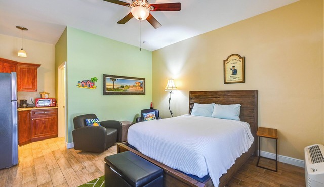 Pool Access: Everglades Resort Retreat!