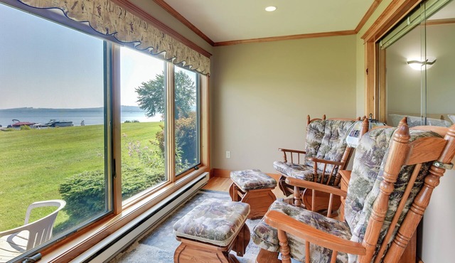 Pool Access: Waterfront Lake Memphremagog Condo!