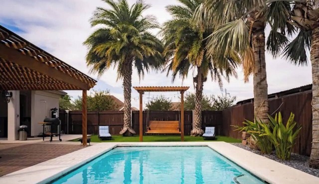 Pool | Basketball Court | Pool Table | 6 beds