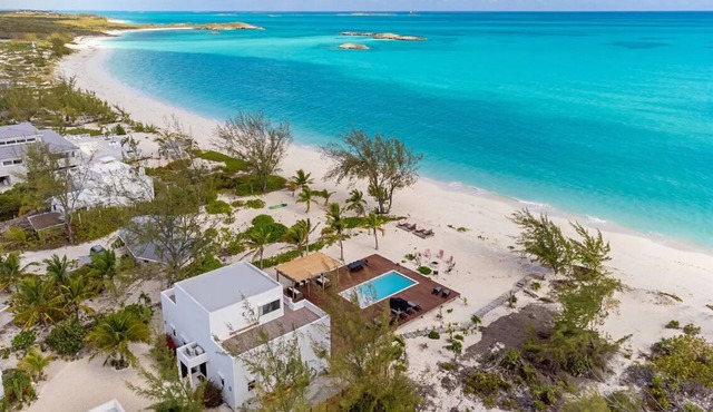 Pool, Beachfront Villa, 16 ppl, Chef, Boat tours, Starlink, BBQ