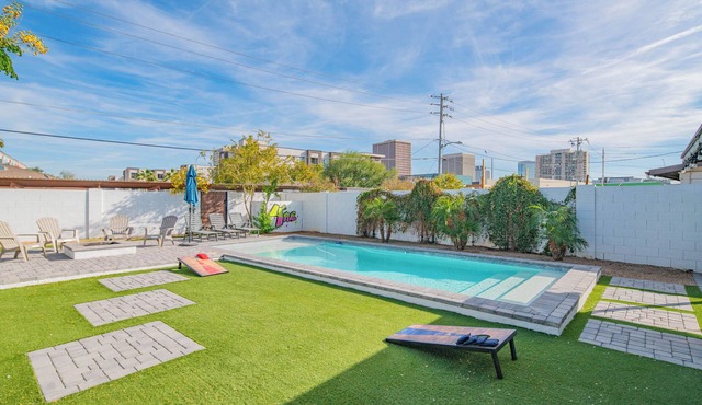 Pool + Fire Pit + Games Phoenix Oasis