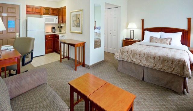 Pool. Free Breakfast Buffet. Private Studio 20 Min from Princeton.