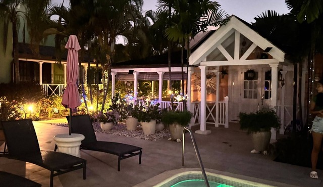 Pool fronted Luxury re furbished Villa with Fairmont beach club access card.