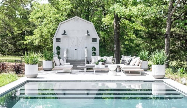Pool + Grill + Fire Pit Minutes from RT | Sleeps 6