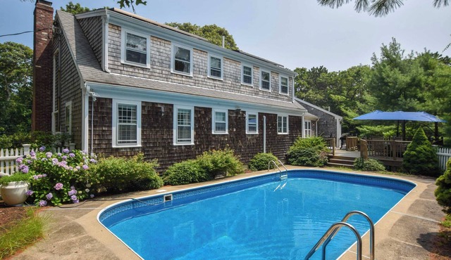 Pool, Half Mile to Beach!