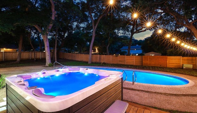 Pool~Hottub~Yoga Gym~Game Room~Fire Pit