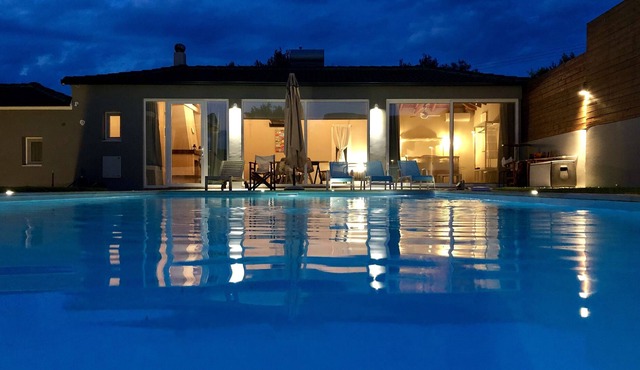 pool house 3 km from Corinth-Loutraki