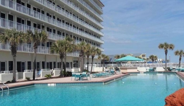 POOL IS OPEN. Jan's Comforts of HOME Direct Oceanfront