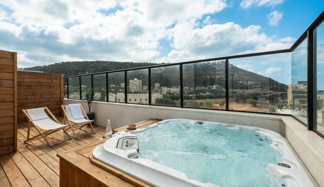 Pool & Jacuzzi Seaview Penthouse