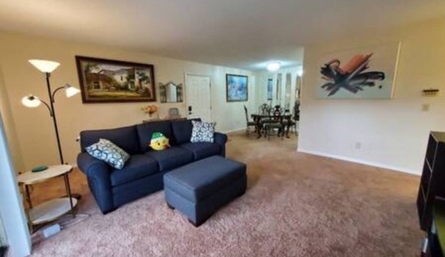 Pool Modern Queen Room4Rent in a 2BR 2BT Laundry