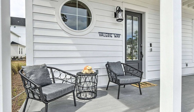 Pool now open! Reduced Rates for 2023~Beach Access 1/2 Mi~4 Bikes~Sleeps 14