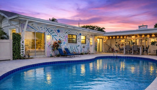 Pool Oasis 2 Blocks from Beach