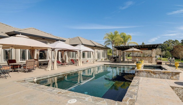 Pool, Peacocks & Views! Lavish Retreat in Gilroy