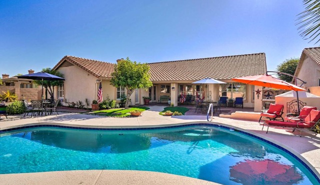Pool, Putting Green, Fire Pit: Elegant Peoria Home