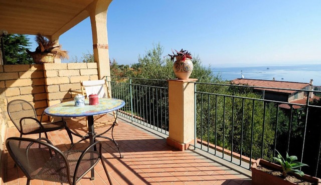 Pool, sea and relax, 4 guests