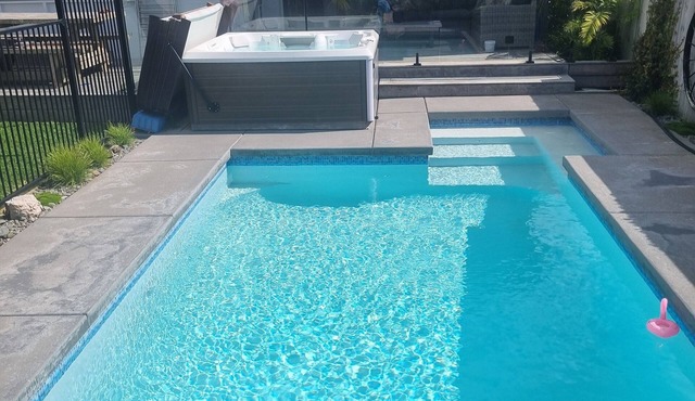 Pool, Spa and close to Beach