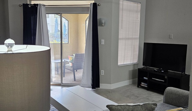 Pool view, ground floor retreat! 10min drive from Clearwater beach!