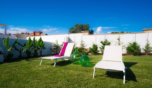 Pool view villa with free wi-fi in Salento