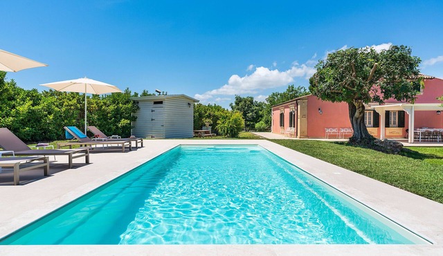 Pool villa, 300 metres from the beach - DiCasaInSicilia