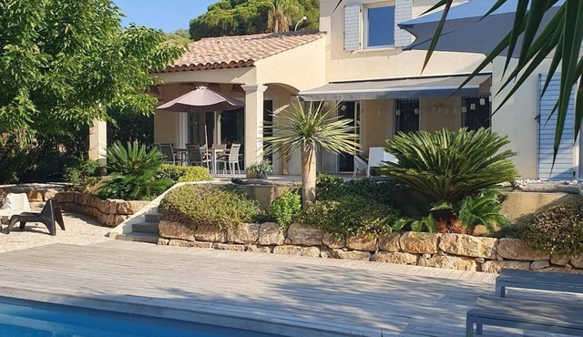 Pool villa for 8 people Domaine du Saut du Loup