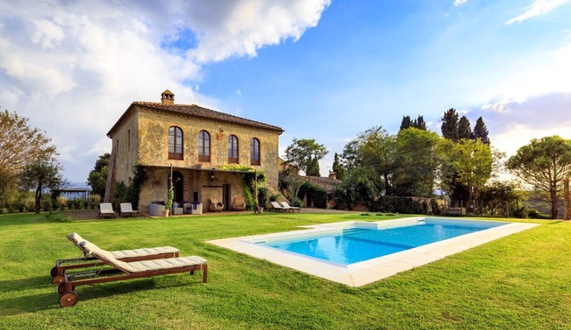 Pool Villa with 4 Bdrs and external Sauna