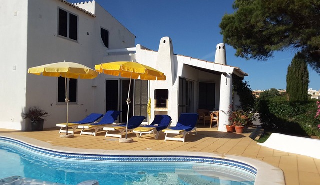 Pool villla in the Quinta do Paraiso, just 800 m to the beach/village centre