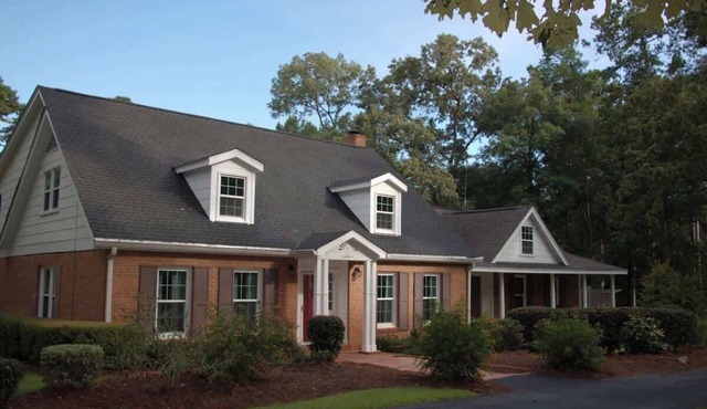 Pool-Walkabout on 9 Parklike Private acres