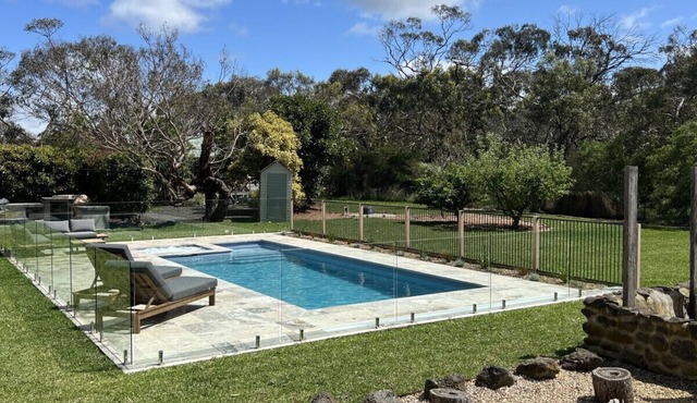 Poolside Loft- Private retreat, Shared Pool/Spa, Basketball Court, Close to wineries, Golf, Beaches